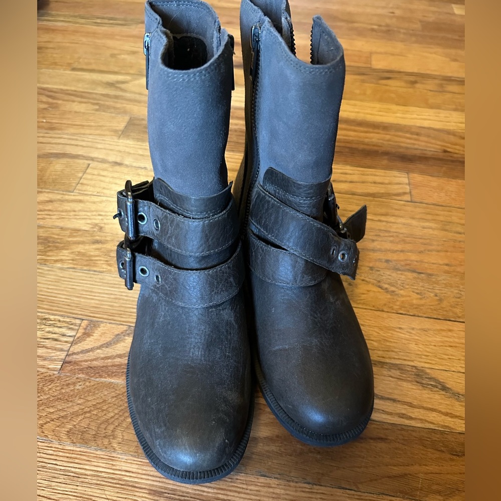 New Ugg Boot - image 2